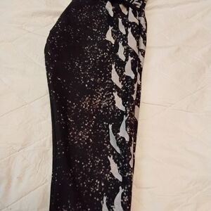 Hinaani Black and White Seal Pattern Leggings